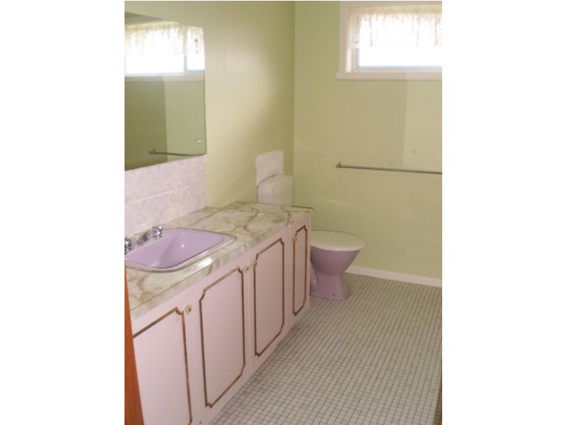 10 Newfield Street, Peterborough VIC 3270