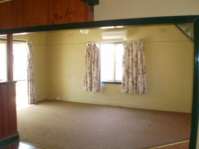 12 Hamilton Street, Peterborough VIC 3270