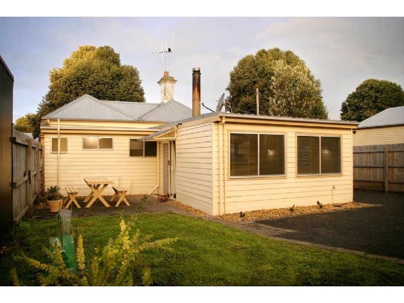 8 Wishart Street, Port Fairy VIC 3284