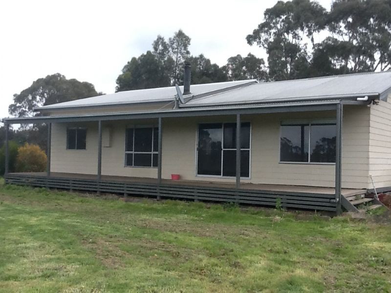 9 Alexanders Road, Cobden VIC 3266