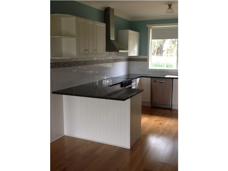 9 Alexanders Road, Cobden VIC 3266