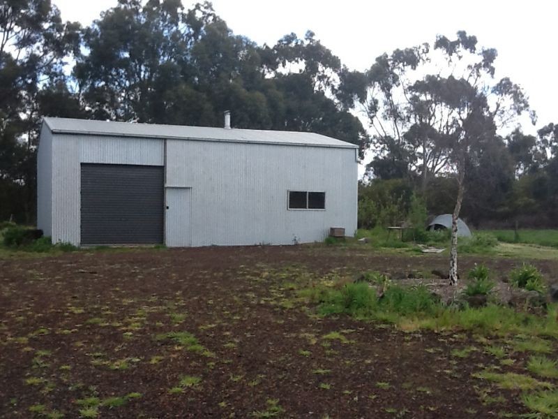 9 Alexanders Road, Cobden VIC 3266