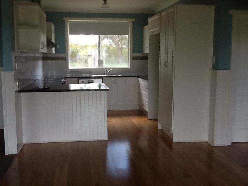 9 Alexanders Road, Cobden VIC 3266