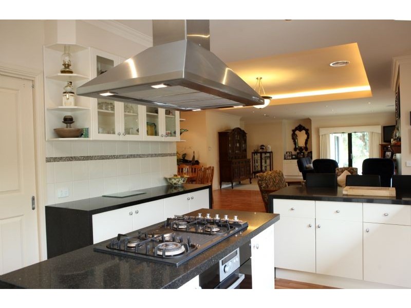 27 Bridge Road, Bushfield VIC 3281