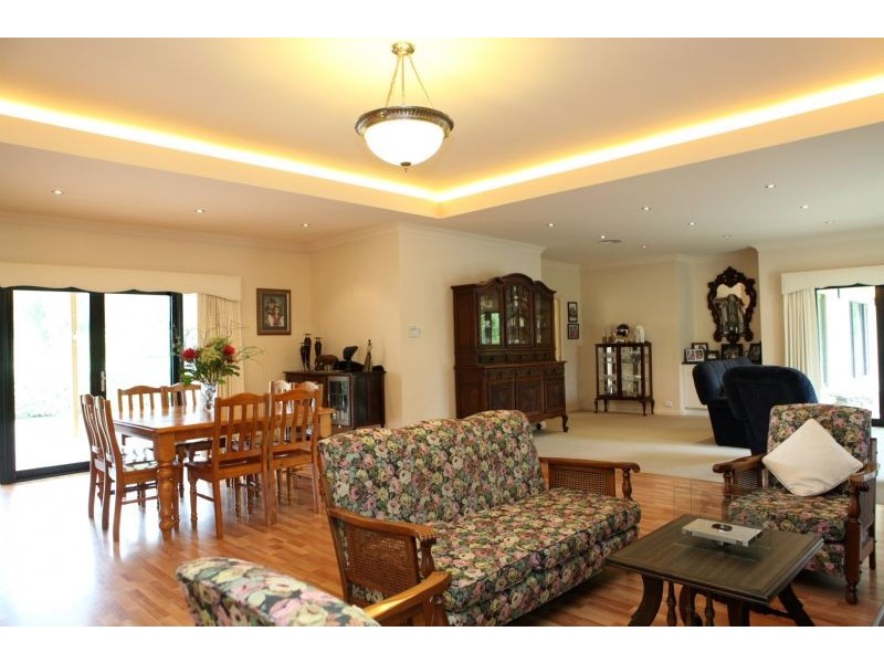 27 Bridge Road, Bushfield VIC 3281