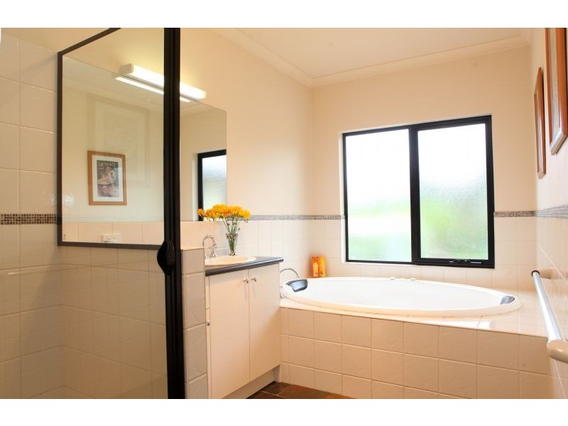 27 Bridge Road, Bushfield VIC 3281