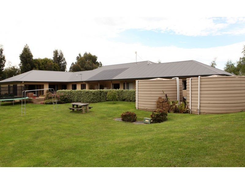 27 Bridge Road, Bushfield VIC 3281