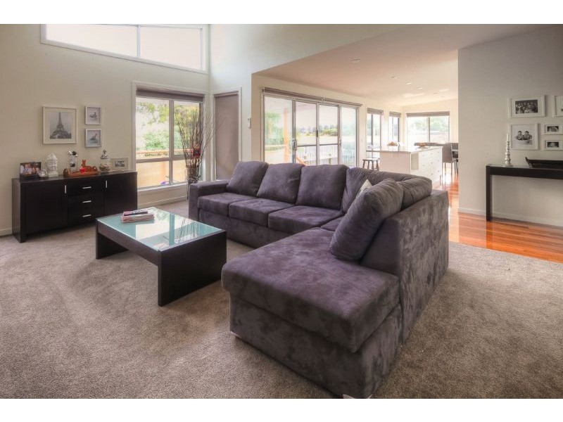 2 Mariner Court, Port Fairy VIC 3284