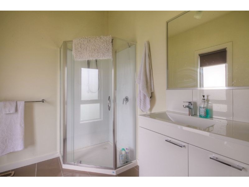 2 Mariner Court, Port Fairy VIC 3284