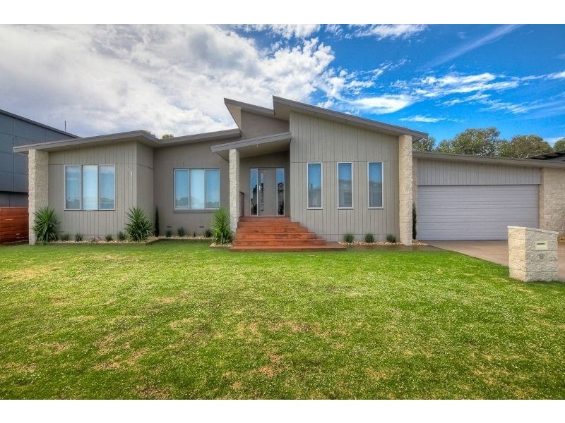 9 Mariner Court, Port Fairy VIC 3284