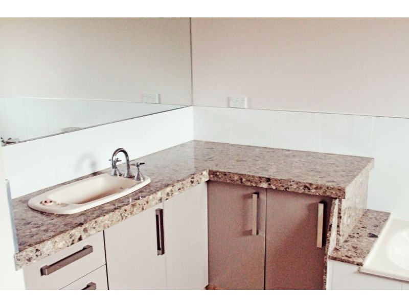 2/4 Wicking Place, Warrnambool VIC 3280