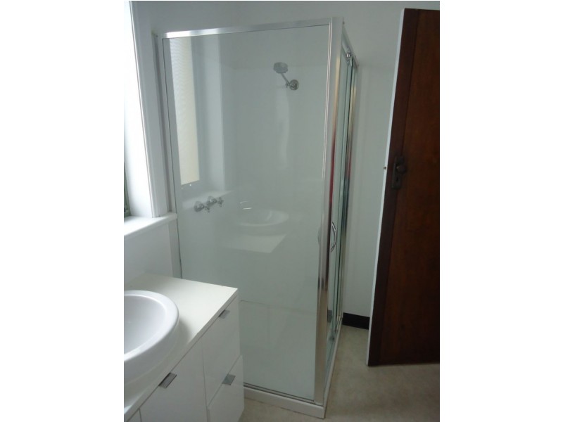 Upstairs/105E Liebig Street, Warrnambool VIC 3280