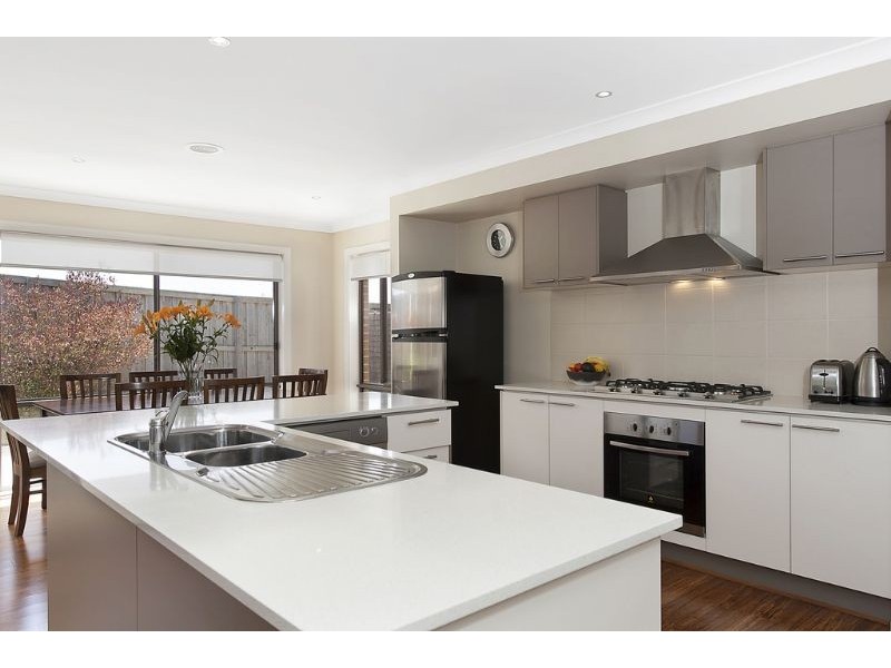 9 Napthine Terrace, Warrnambool VIC 3280