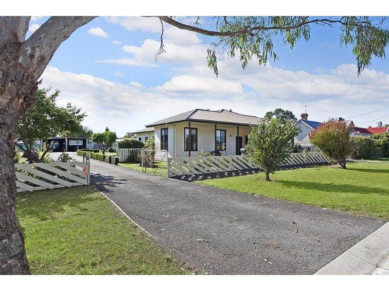 18 Thompson Street, Terang VIC 3264