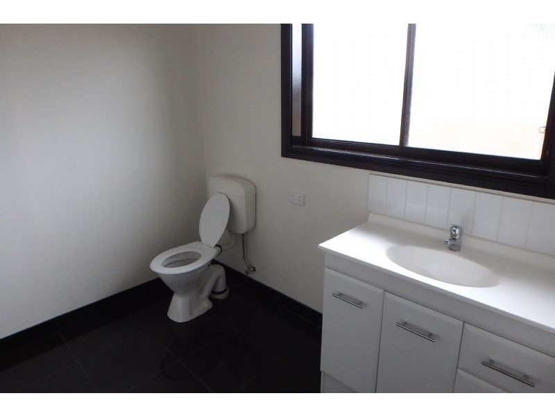 11 Irvings Lane, Koroit VIC 3282