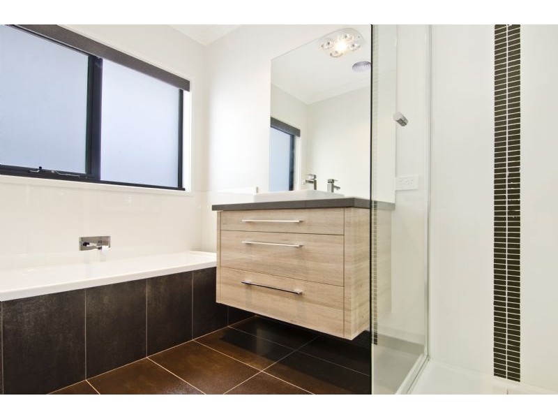 11 Spring Garden Drive, Warrnambool VIC 3280