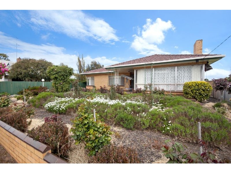 99 Bells Street, Penshurst VIC 3289