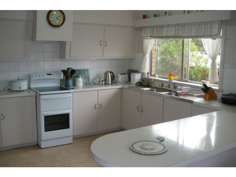 99 Bells Street, Penshurst VIC 3289