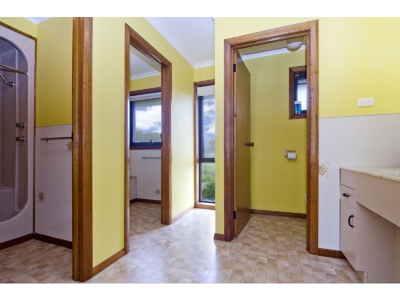 27 Stauntons Lane, Koroit VIC 3282