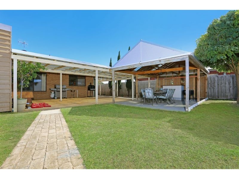 4 Bridge Road, Bushfield VIC 3281