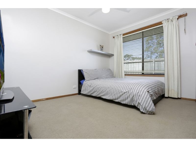 4 Bridge Road, Bushfield VIC 3281