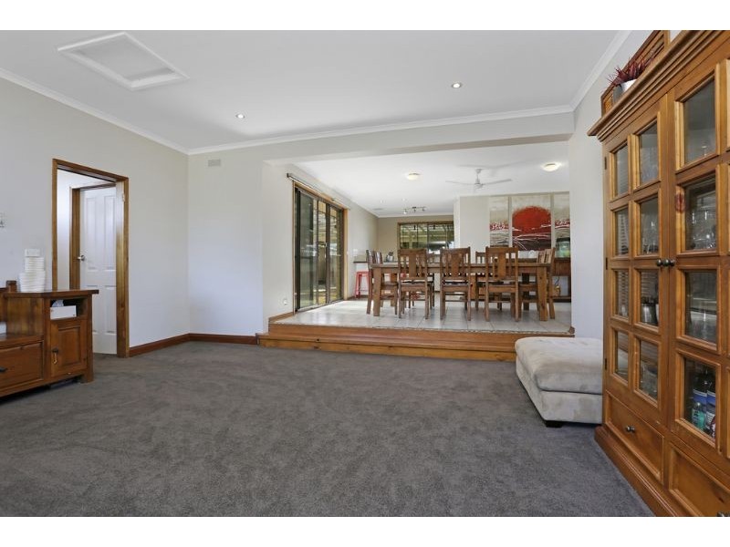 4 Bridge Road, Bushfield VIC 3281