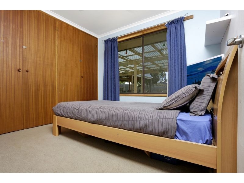 4 Bridge Road, Bushfield VIC 3281