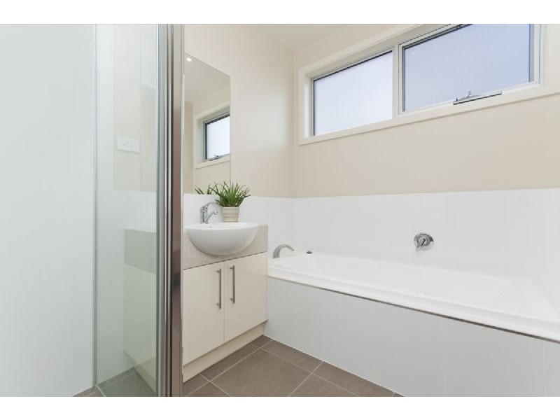 1,66 Dobson Way, Warrnambool VIC 3280