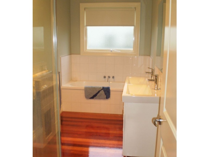 95 Curdie Street, Cobden VIC 3266