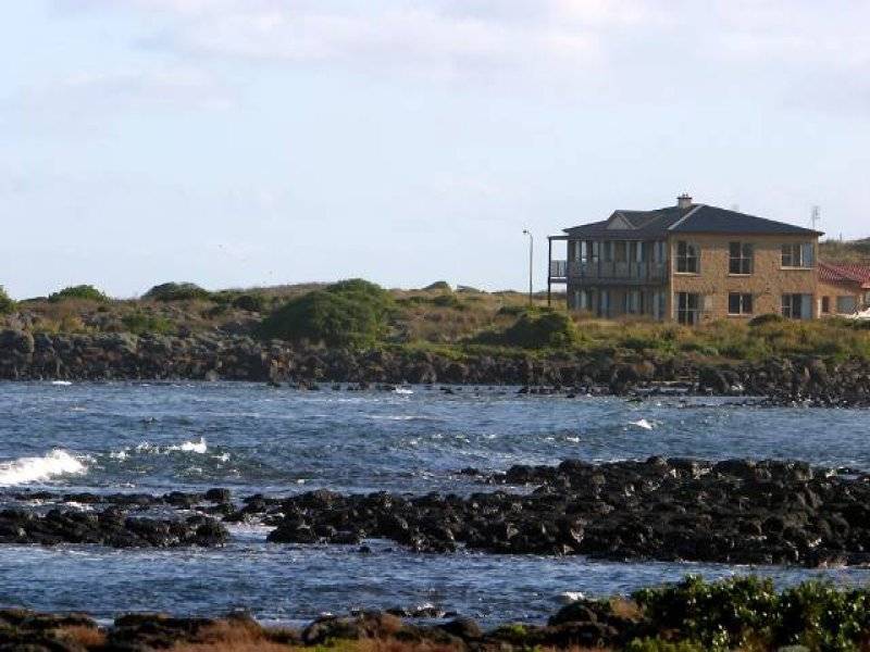 104 Ocean Drive, Port Fairy VIC 3284