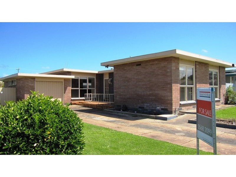 18 Roberts Ave, Port Fairy VIC 3284