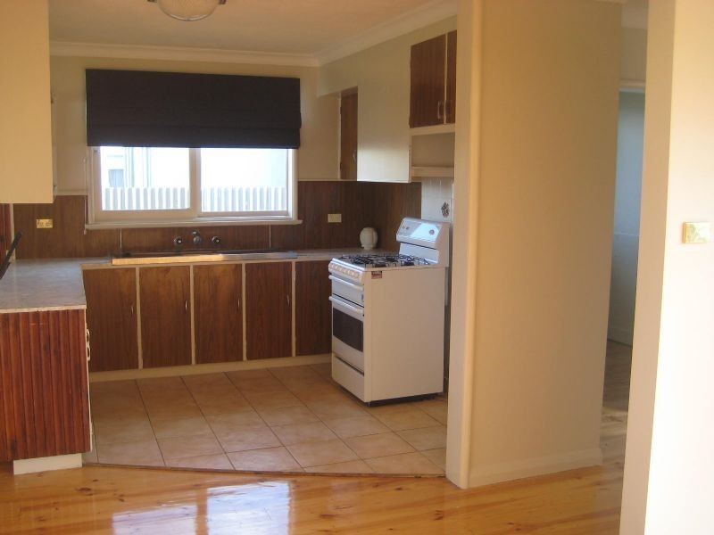 18 Roberts Ave, Port Fairy VIC 3284