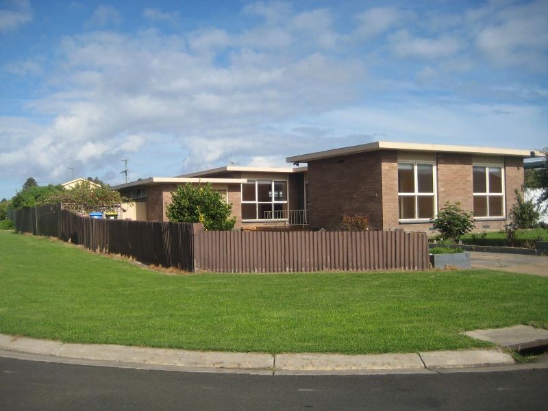 18 Roberts Ave, Port Fairy VIC 3284
