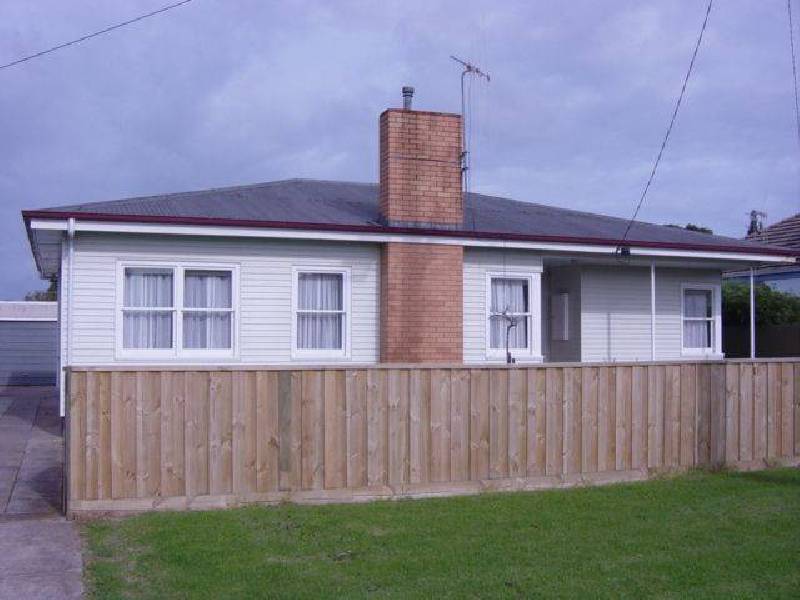 10 Roberts Avenue, Port Fairy VIC 3284