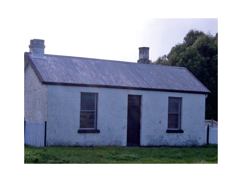 84 Cox Street (Princes Highway), Port Fairy VIC 3284