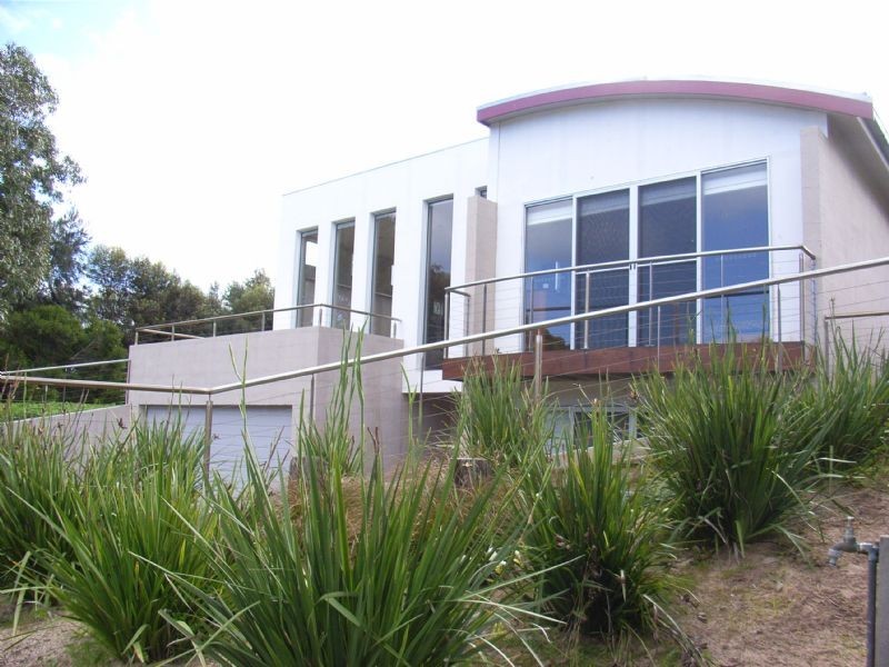 16 Whalers Drive, Port Fairy VIC 3284