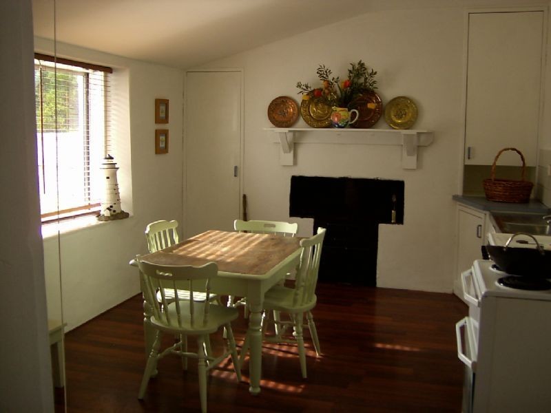 84 Cox Street (Princes Highway), Port Fairy VIC 3284