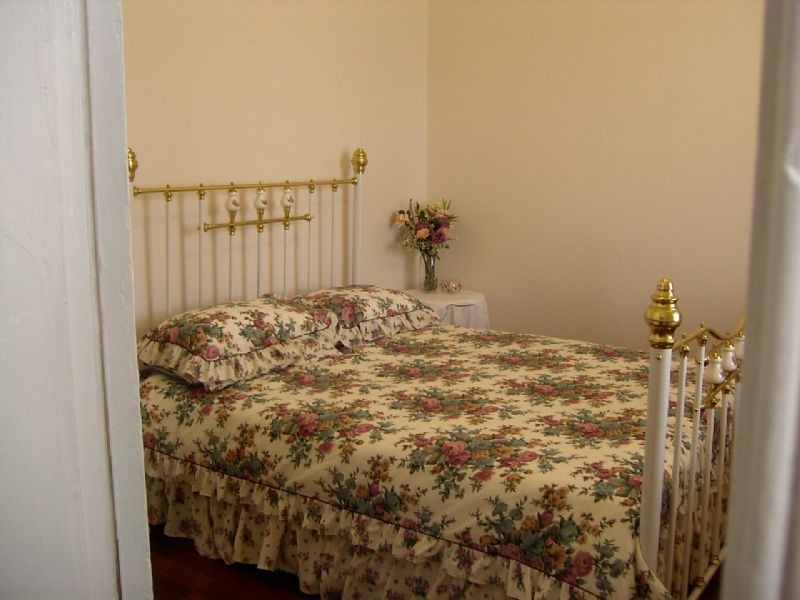 84 Cox Street (Princes Highway), Port Fairy VIC 3284