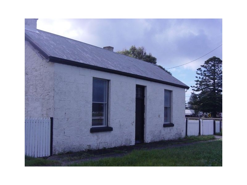 84 Cox Street (Princes Highway), Port Fairy VIC 3284