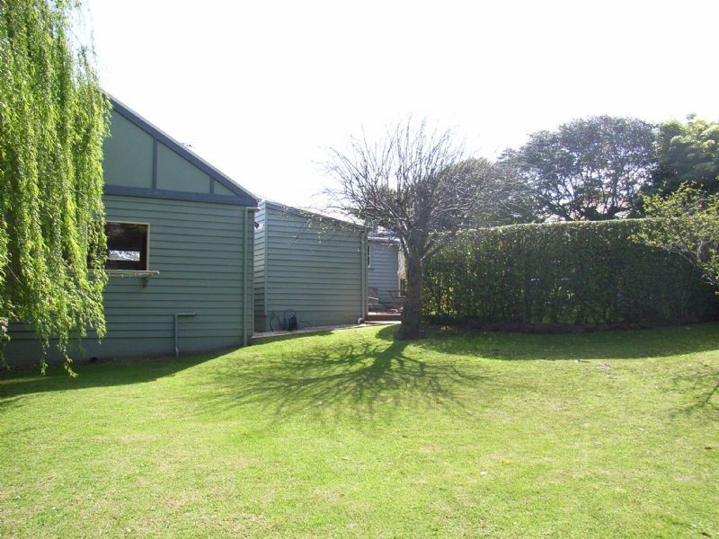 8  Earle St, Port Fairy VIC 3284