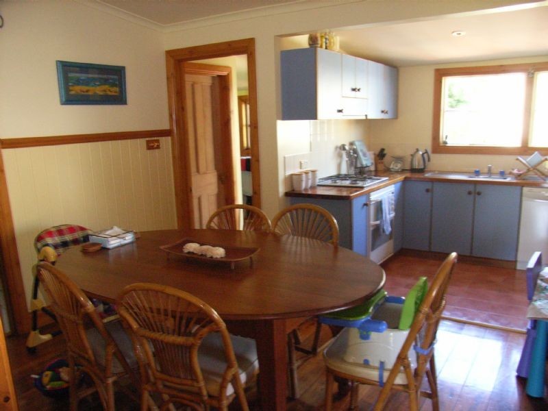 8  Earle St, Port Fairy VIC 3284