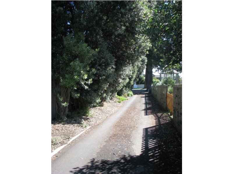 2 Chastel  Close, Port Fairy VIC 3284