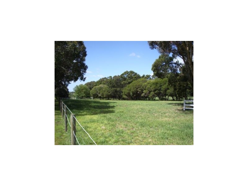 12 Hutchins Rd, Macarthur VIC 3286