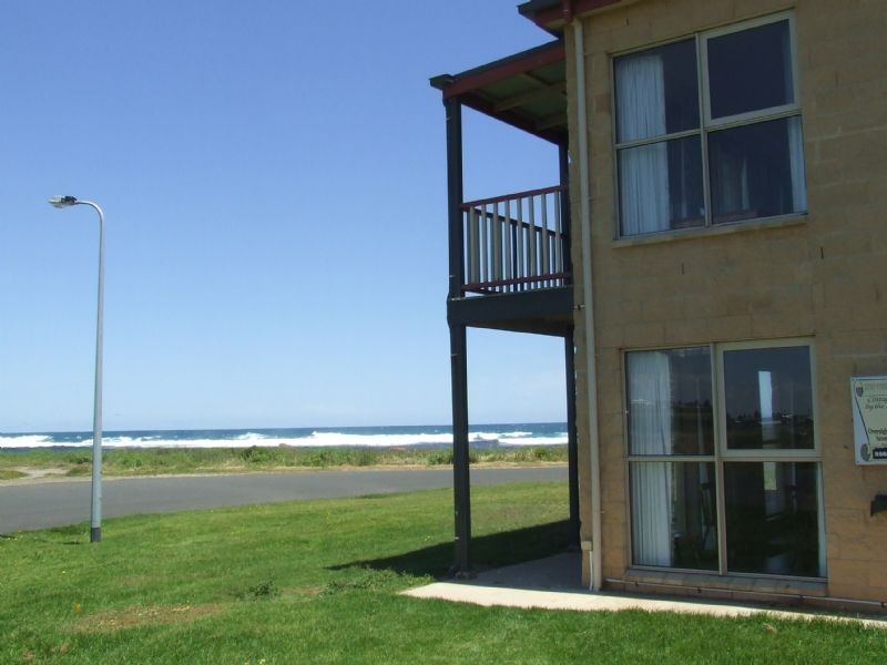 104 Ocean Drive, Port Fairy VIC 3284