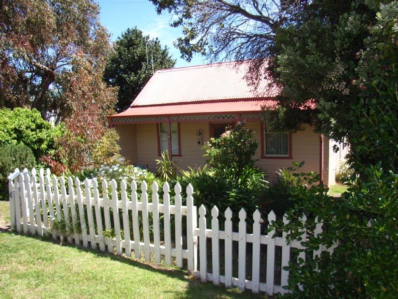 4 Villiers St, Port Fairy VIC 3284