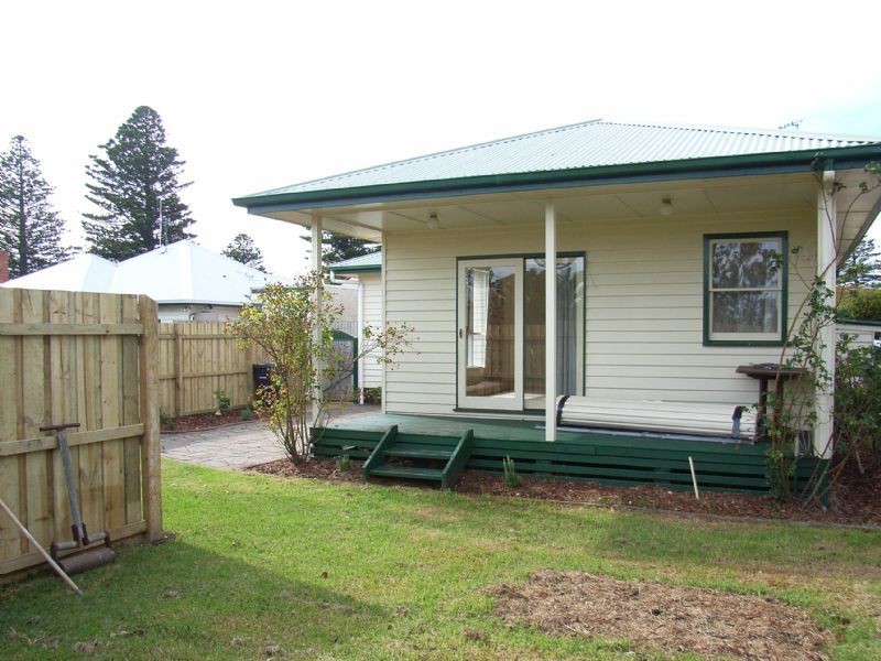 a/11 Earle St, Port Fairy VIC 3284