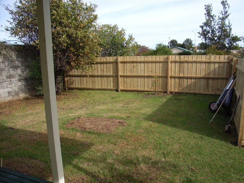 a/11 Earle St, Port Fairy VIC 3284