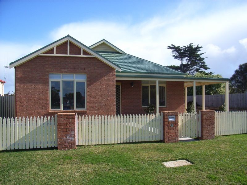 9 Gratton St, Port Fairy VIC 3284