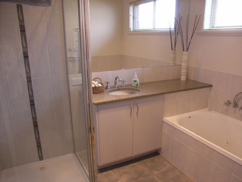 9 Gratton St, Port Fairy VIC 3284