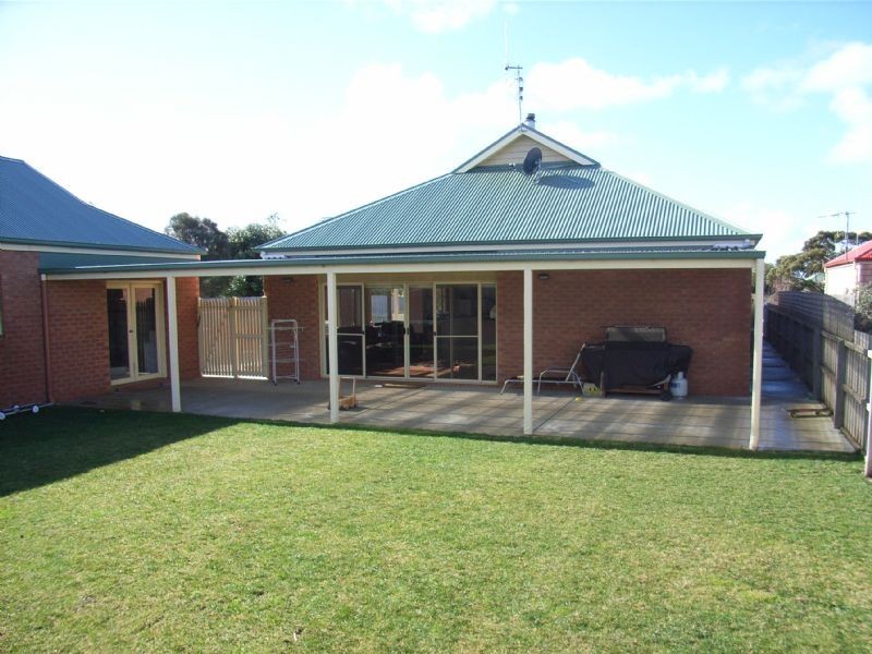 9 Gratton St, Port Fairy VIC 3284